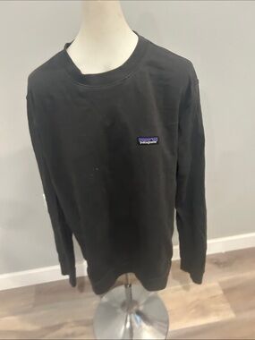 Patagonia Black Crewneck Sweatshirt with Chest Logo